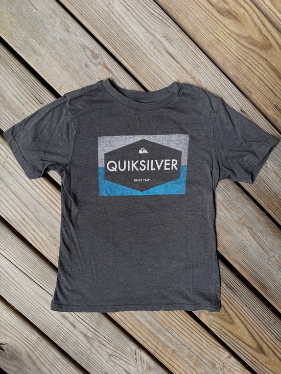 Quiksilver Other - Quiksilver Charcoal gray Graphic surfer style Tee with Blue Accent - Kids Medium